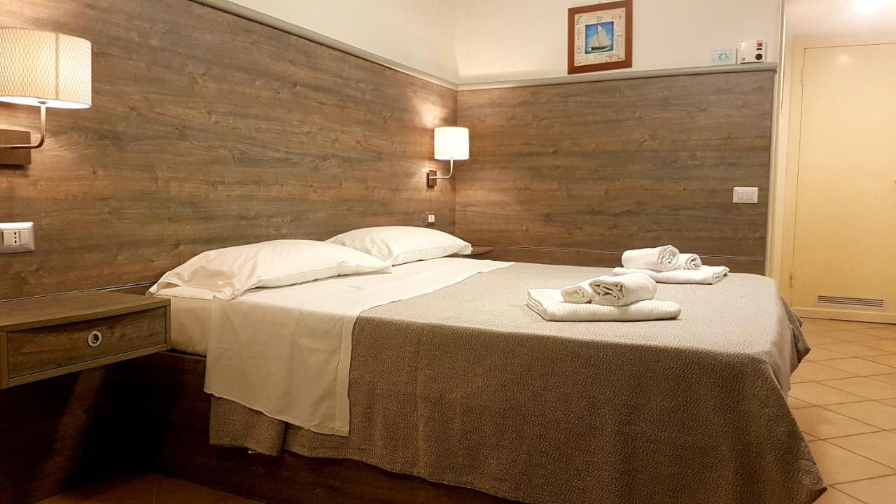 Hotel La Baia Ponza Extérieur photo