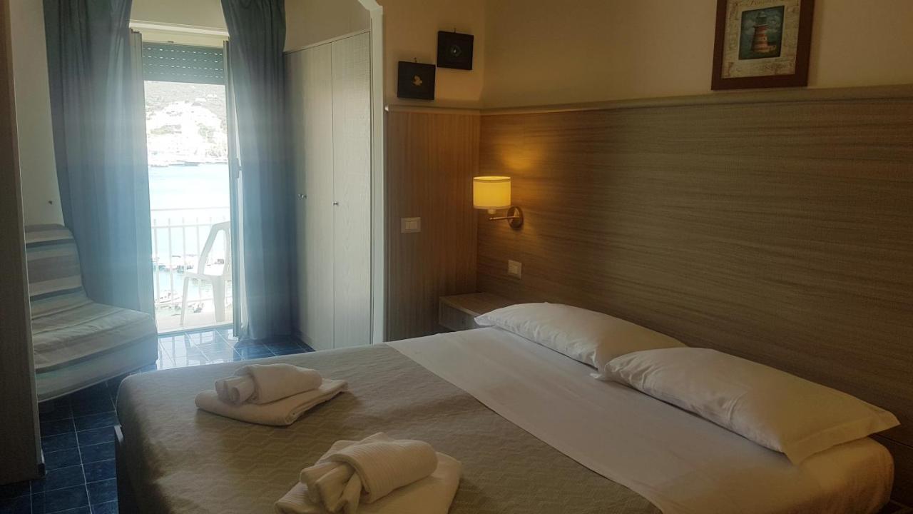 Hotel La Baia Ponza Extérieur photo